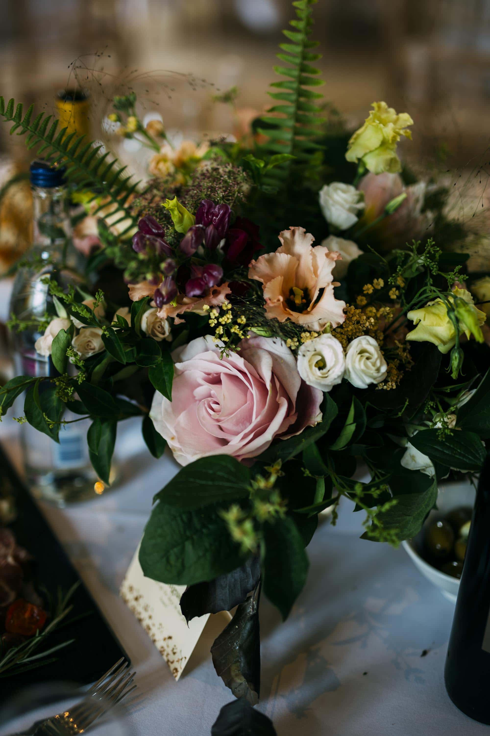 table flowers at nether winchendon house
